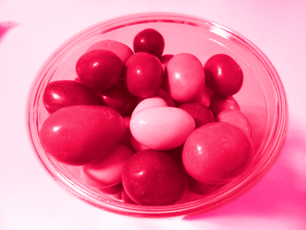 Photo d'un gobelet de dragées roses